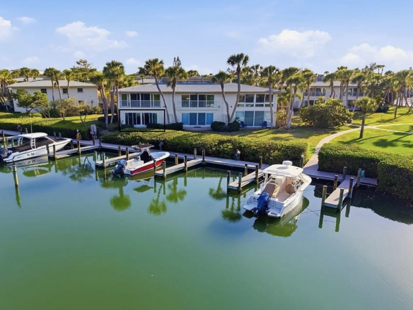 Near the Beach One Bedroom Vacation Rental Condo in Longboat Key.
