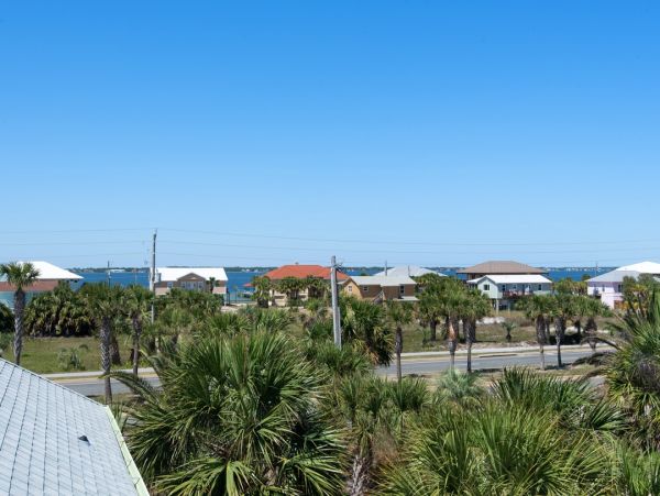 Your Pathway Leads you to the Beach 100 Yards Away!