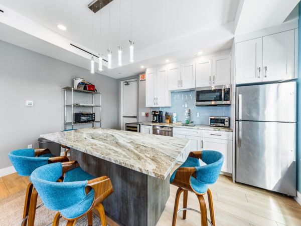 Stroll To Beach Access Luxury Penthouse