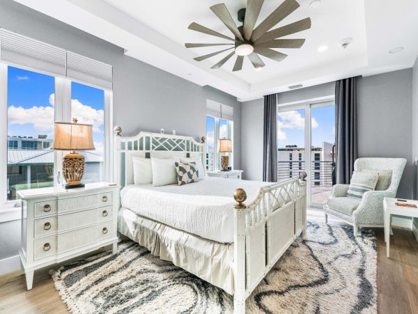 Stroll To Beach Access Luxury Penthouse