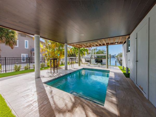 Four Bedroom Canalfront Vacation Rental in Anna Maria Island