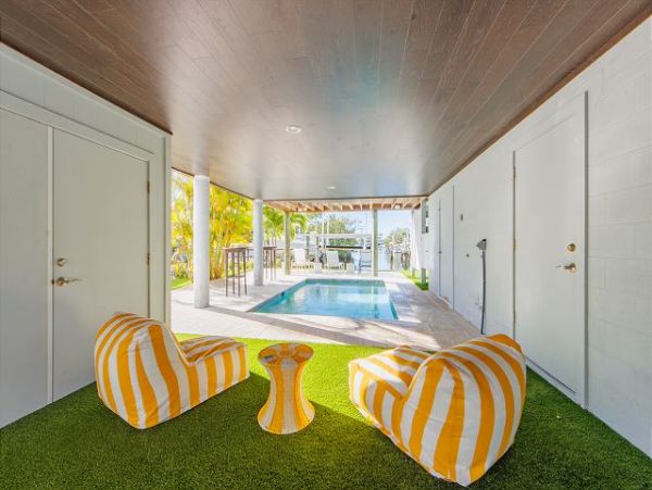 Four Bedroom Canalfront Vacation Rental in Anna Maria Island
