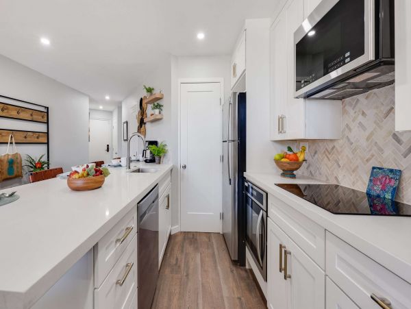 Beautiful One Bedroom Condo with Ocean View Sleeps 4 Guests