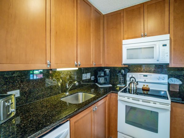 Kihei Vacation Condo One Bedroom Walk to Beach