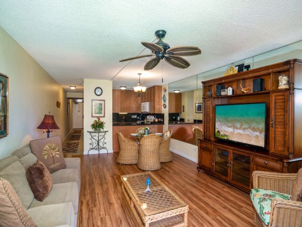 Kihei Vacation Condo One Bedroom Walk to Beach