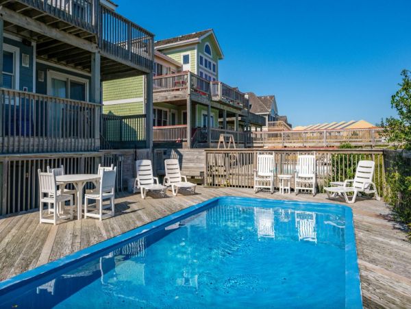 Beachfront Seven Bedroom Vacation Home in Hte Outer Banks