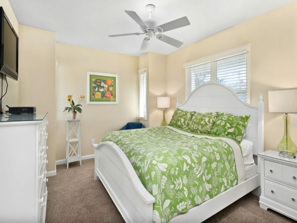 Beachfront Seven Bedroom Vacation Home in Hte Outer Banks