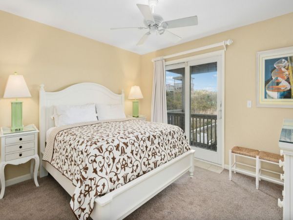 Beachfront Seven Bedroom Vacation Home in Hte Outer Banks