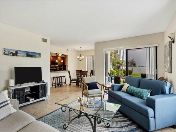 Manasota Beach Lovely 2 Bedroom Vacation Condo