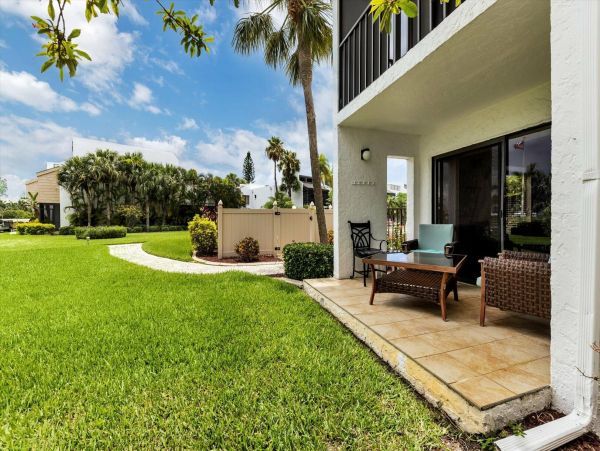 Manasota Beach Lovely 2 Bedroom Vacation Condo