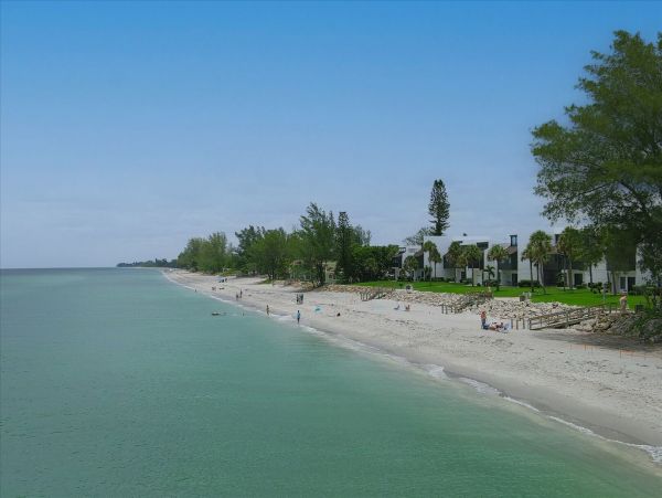 Manasota Beach Lovely 2 Bedroom Vacation Condo