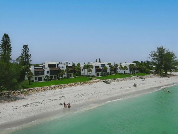 Manasota Beach Lovely 2 Bedroom Vacation Condo
