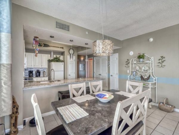 Oceanfront Luxury Vacation Condo in Navarre Beach Sleeps 9