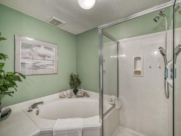 Oceanfront Luxury Vacation Condo in Navarre Beach Sleeps 9