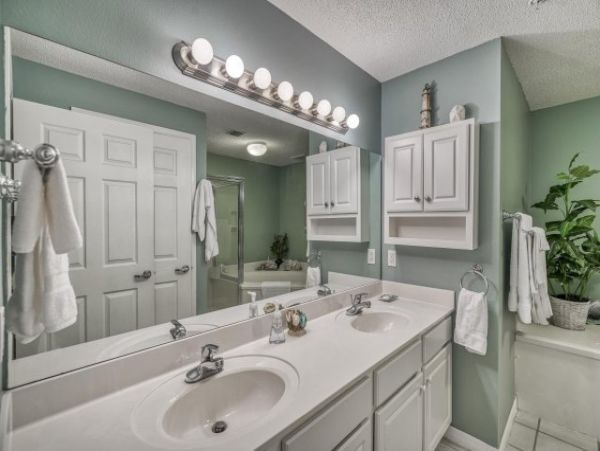 Oceanfront Luxury Vacation Condo in Navarre Beach Sleeps 9
