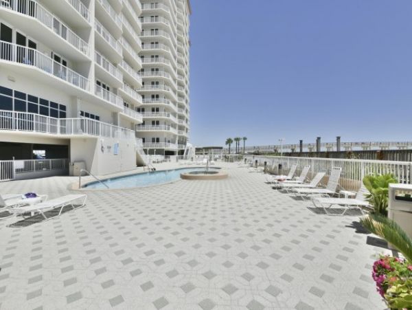 Oceanfront Luxury Vacation Condo in Navarre Beach Sleeps 9