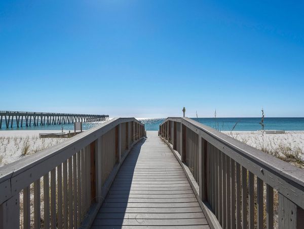 Oceanfront Luxury Vacation Condo in Navarre Beach Sleeps 9