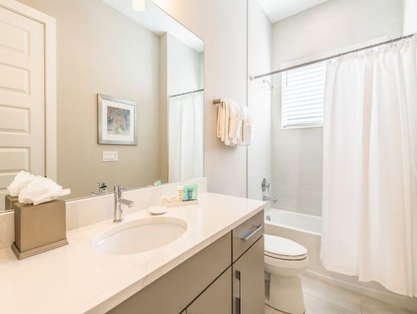 Luxurious 8-Bedroom Vacation Home in Orlando - Private Pool & Resort Amenities