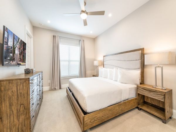 Luxurious 8-Bedroom Vacation Home in Orlando - Private Pool & Resort Amenities