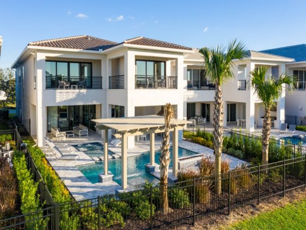 Luxurious 8-Bedroom Vacation Home in Orlando - Private Pool & Resort Amenities