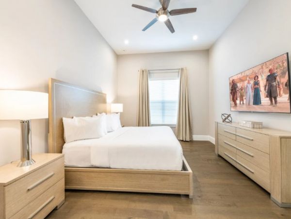 Luxurious 8-Bedroom Vacation Home in Orlando - Private Pool & Resort Amenities