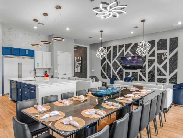 Stunning Contemporary Vacation Home with Pool & Spa in Orlando