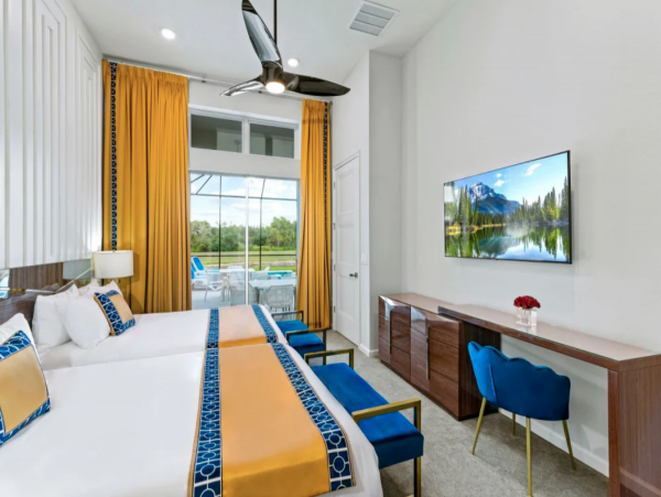 Stunning Contemporary Vacation Home with Pool & Spa in Orlando