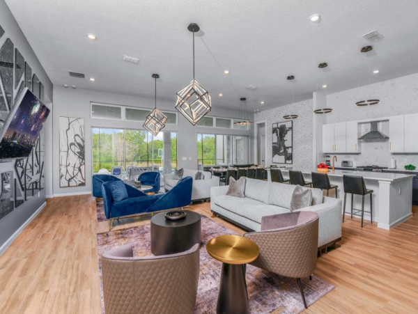 Stunning Contemporary Vacation Home with Pool & Spa in Orlando