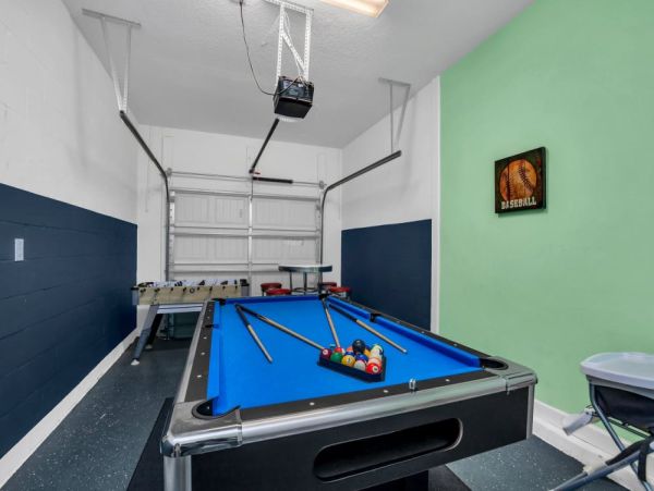 Five Bedroom Orlando Vacation Rental with Private Pool Near Disney World