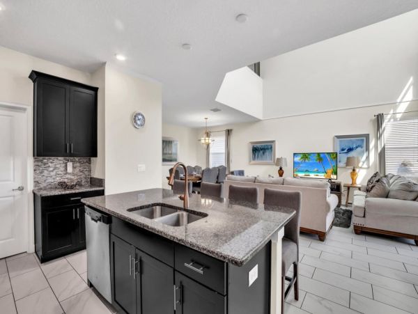 Five Bedroom Orlando Vacation Rental with Private Pool Near Disney World