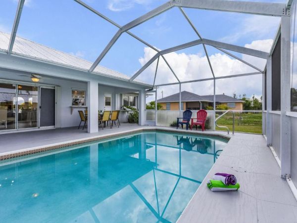 Experience Luxury Villas in Cape Coral