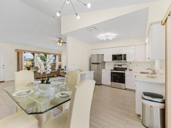 Experience Luxury Villas in Cape Coral