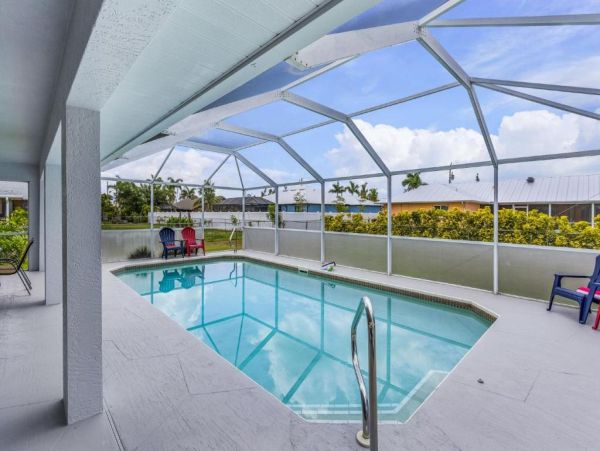 Experience Luxury Villas in Cape Coral