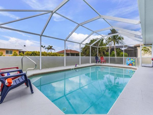 Experience Luxury Villas in Cape Coral
