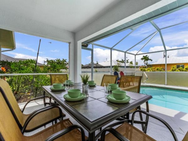 Experience Luxury Villas in Cape Coral