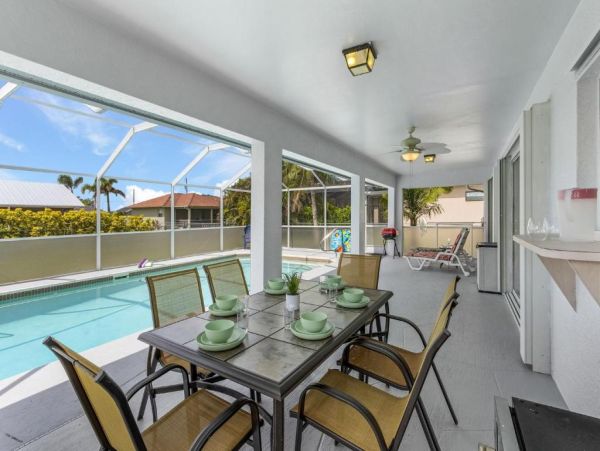 Experience Luxury Villas in Cape Coral