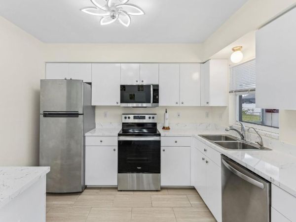 Experience Luxury Villas in Cape Coral