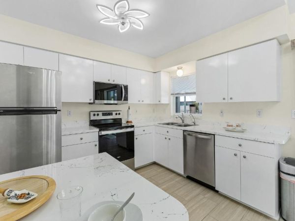 Experience Luxury Villas in Cape Coral