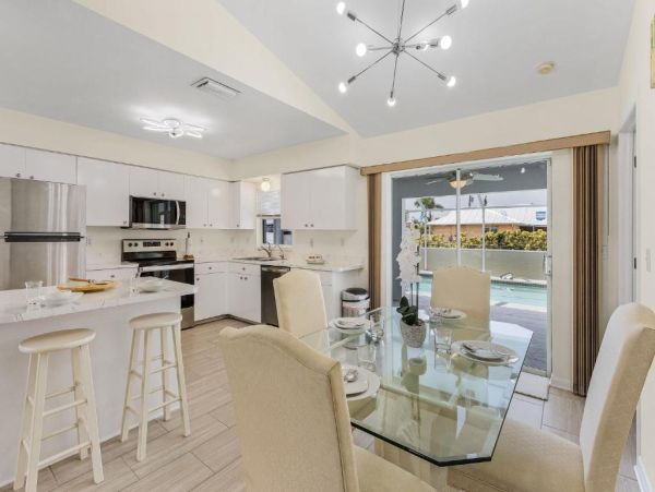 Experience Luxury Villas in Cape Coral