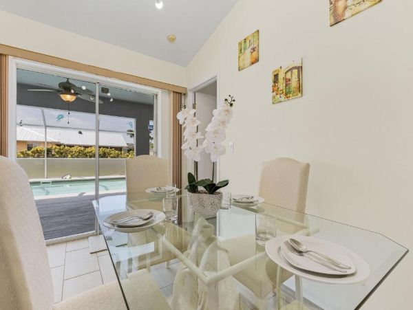 Experience Luxury Villas in Cape Coral