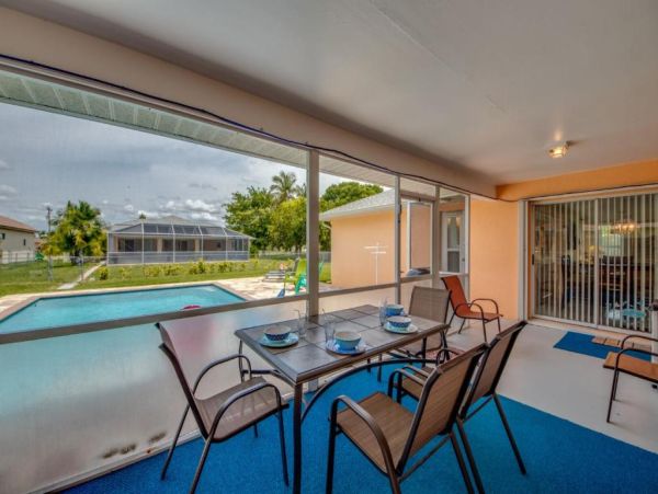 Experience Luxury Villas in Cape Coral
