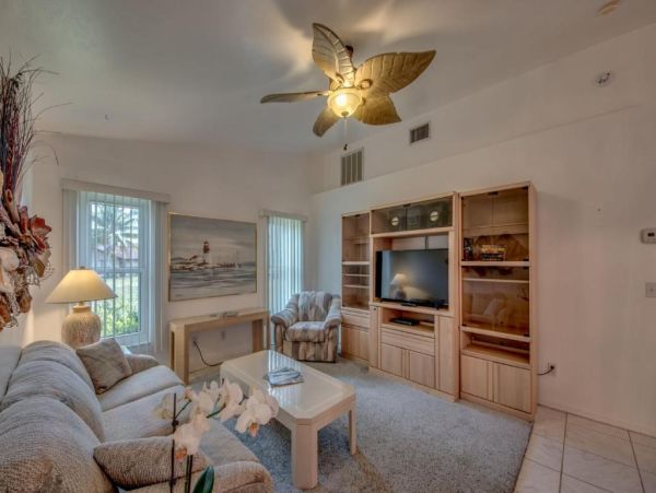 Experience Luxury Villas in Cape Coral
