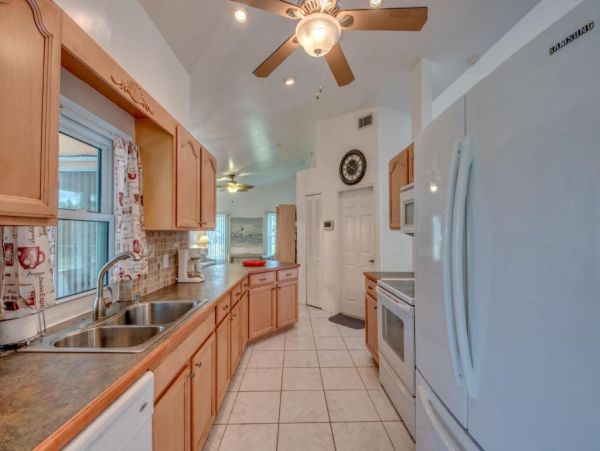 Experience Luxury Villas in Cape Coral