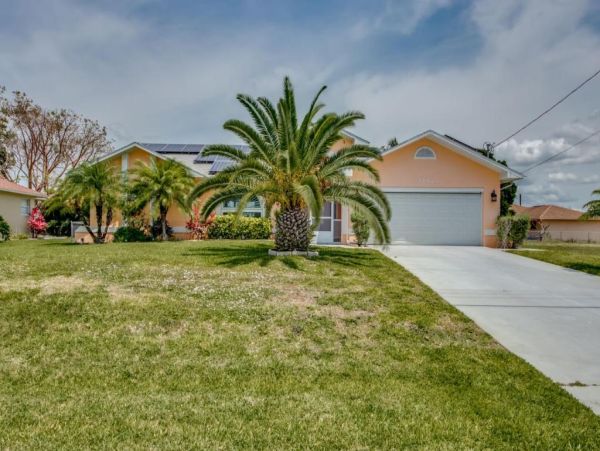 Experience Luxury Villas in Cape Coral