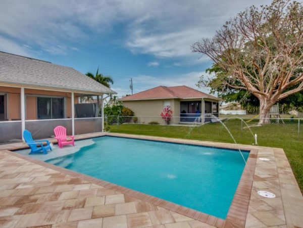 Experience Luxury Villas in Cape Coral