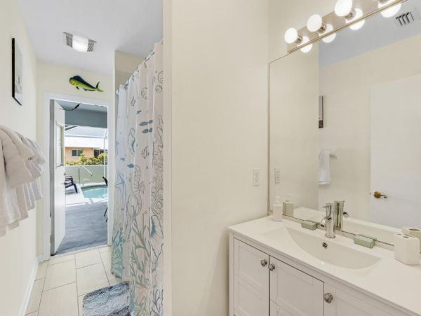 Experience Luxury Villas in Cape Coral