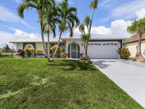 Experience Luxury Villas in Cape Coral