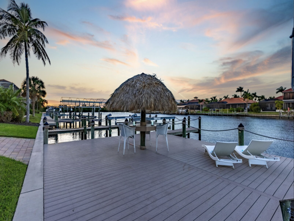 Luxury  Vacation Villa Cape Coral Pool & Outdoor Kitchen