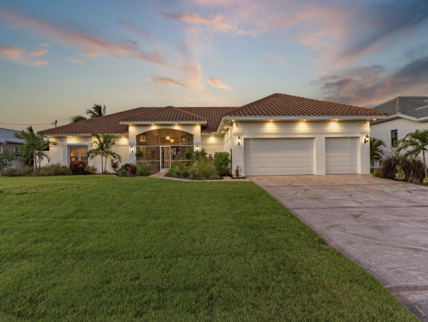 Luxury  Vacation Villa Cape Coral Pool & Outdoor Kitchen