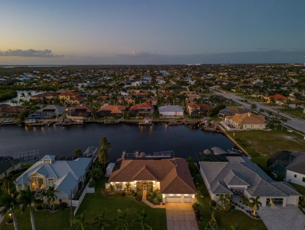 Luxury  Vacation Villa Cape Coral Pool & Outdoor Kitchen